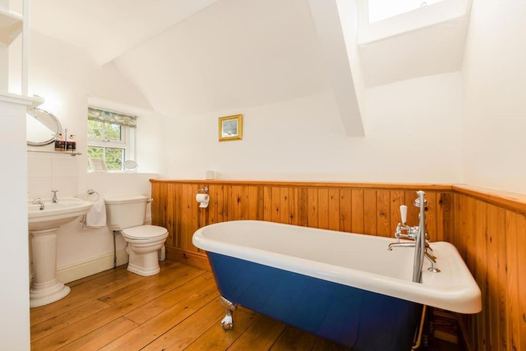 Plas Newydd With Swimming Pool, Fire Pit, And Log Fires Villa Rhiw Esterno foto