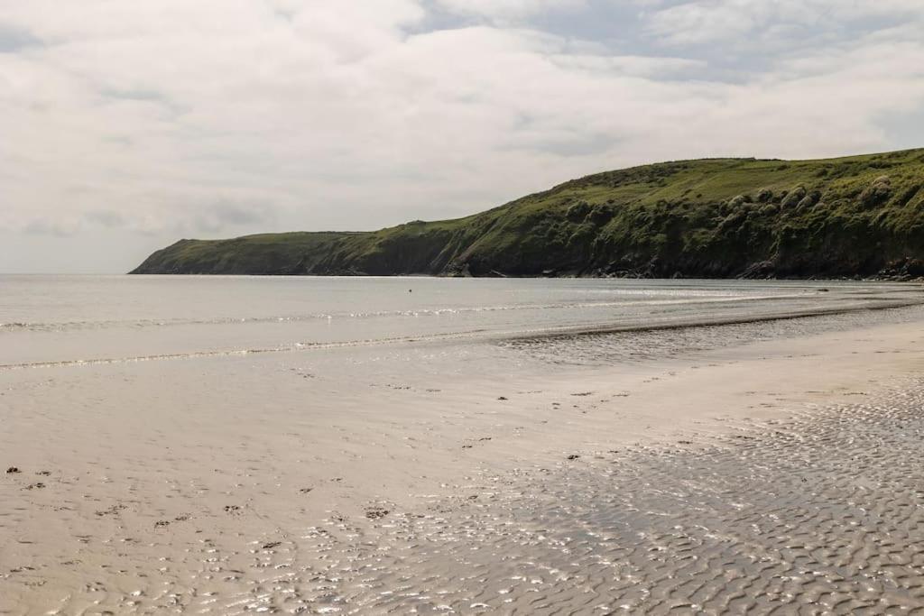 Plas Newydd With Swimming Pool, Fire Pit, And Log Fires Villa Rhiw Esterno foto