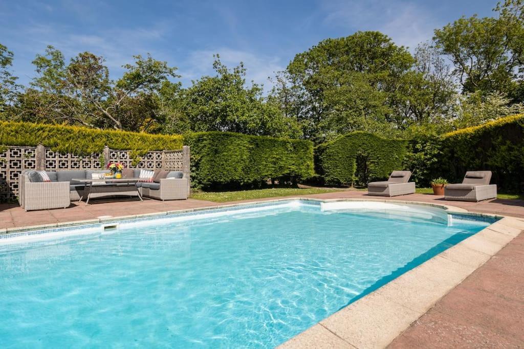 Plas Newydd With Swimming Pool, Fire Pit, And Log Fires Villa Rhiw Esterno foto