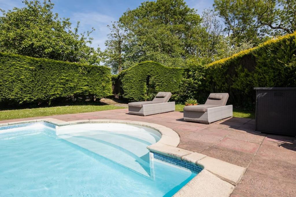 Plas Newydd With Swimming Pool, Fire Pit, And Log Fires Villa Rhiw Esterno foto