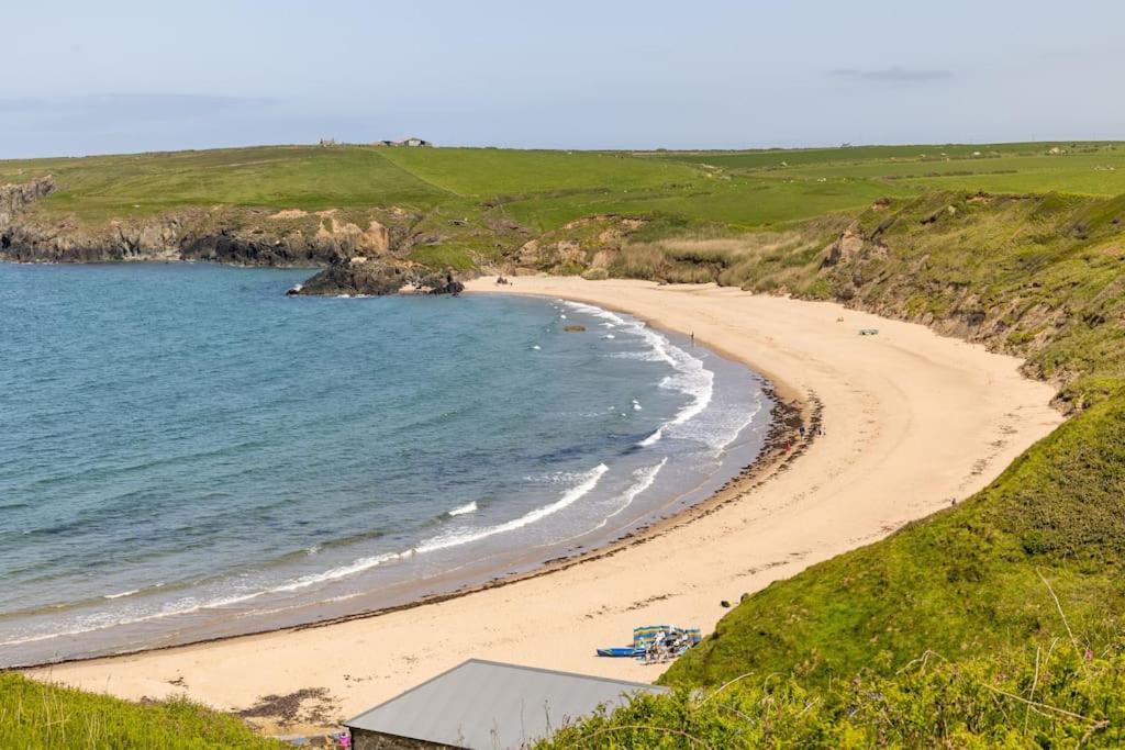 Plas Newydd With Swimming Pool, Fire Pit, And Log Fires Villa Rhiw Esterno foto