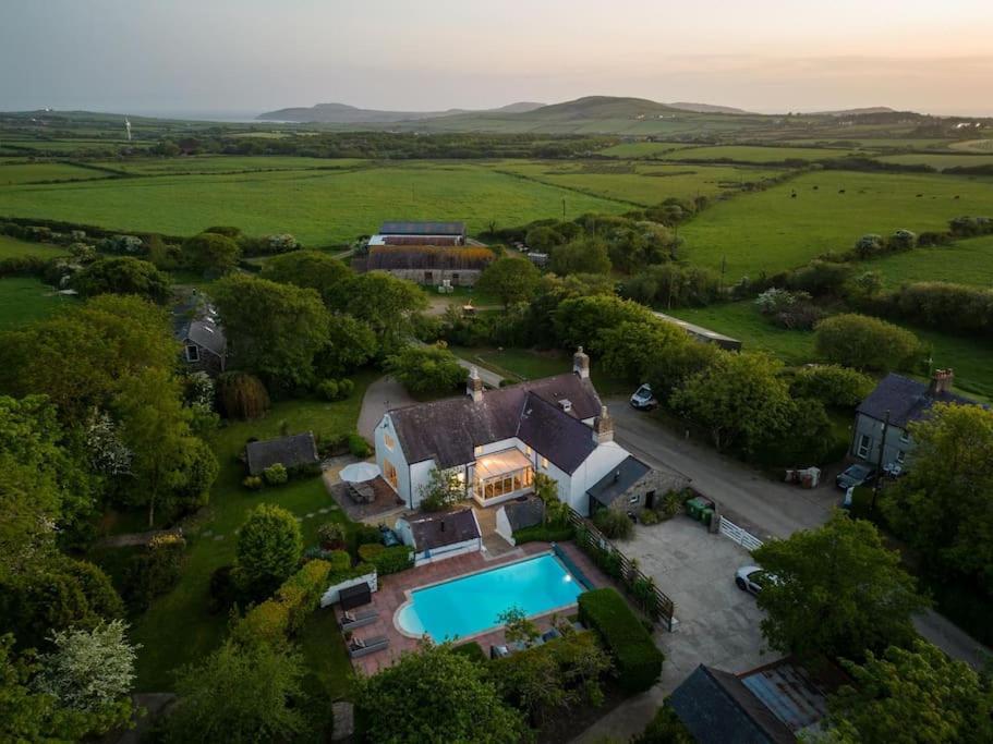 Plas Newydd With Swimming Pool, Fire Pit, And Log Fires Villa Rhiw Esterno foto